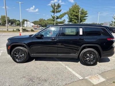 2027 Jeep Grand Cherokee Laredo Altitude