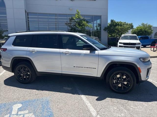 2026 Jeep Grand Cherokee GRAND CHEROKEE L LAREDO ALTITUDE 4X4