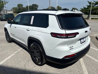 2027 Jeep Grand Cherokee Laredo Altitude