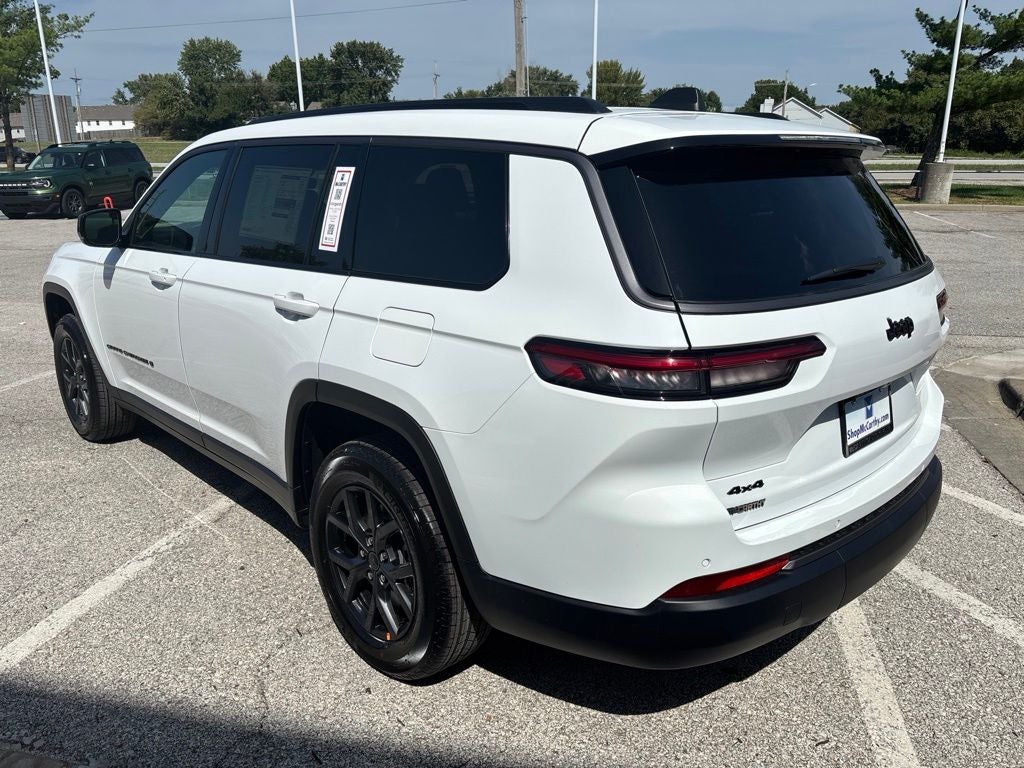 2027 Jeep Grand Cherokee Laredo Altitude