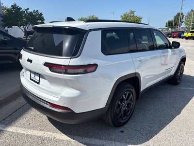 2027 Jeep Grand Cherokee Laredo Altitude