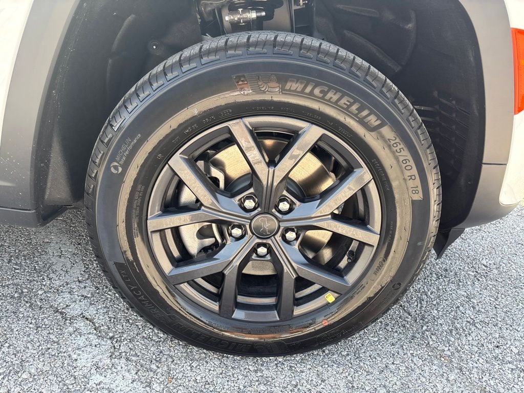 2027 Jeep Grand Cherokee Laredo Altitude