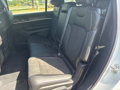 2027 Jeep Grand Cherokee Laredo Altitude
