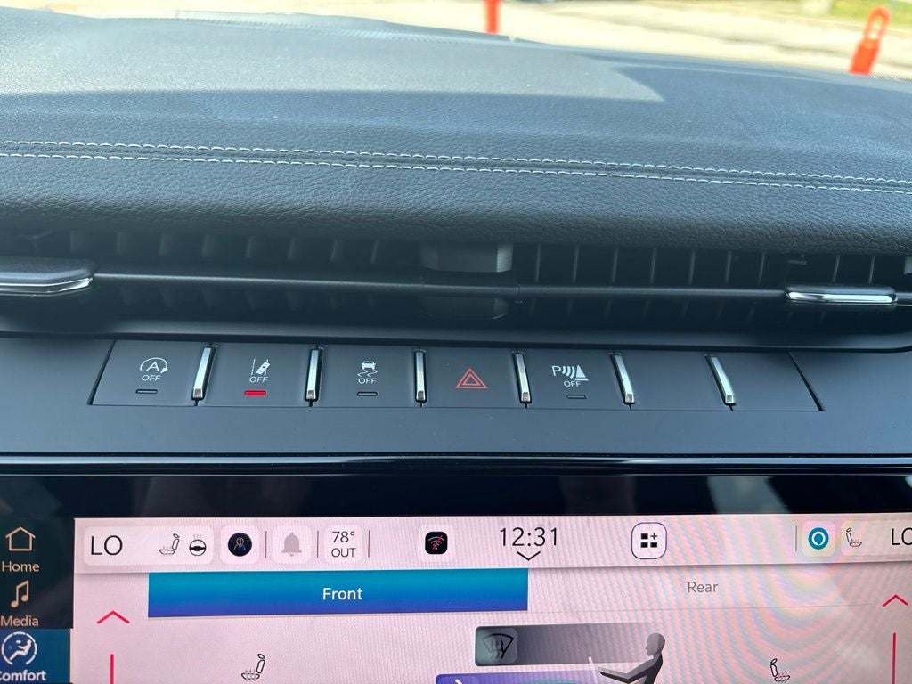 2027 Jeep Grand Cherokee Laredo Altitude