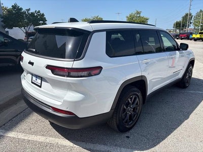 2027 Jeep Grand Cherokee Laredo Altitude