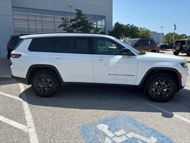 2027 Jeep Grand Cherokee Laredo Altitude