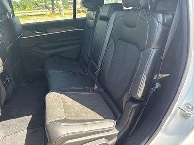 2027 Jeep Grand Cherokee Laredo Altitude