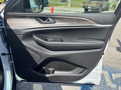 2027 Jeep Grand Cherokee Laredo Altitude