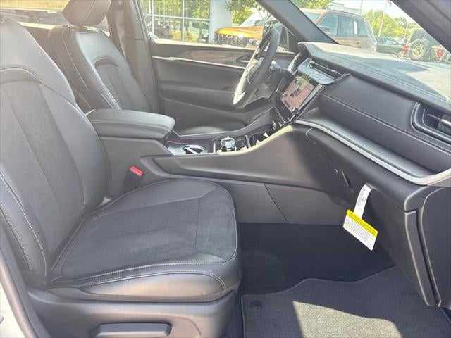 2027 Jeep Grand Cherokee Laredo Altitude