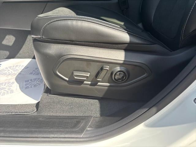 2027 Jeep Grand Cherokee Laredo Altitude