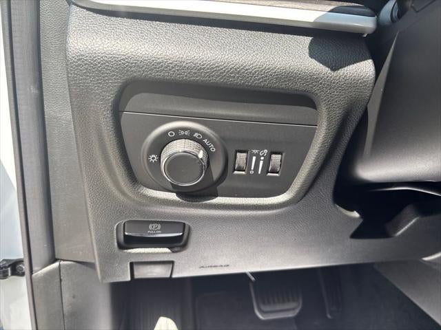 2027 Jeep Grand Cherokee Laredo Altitude