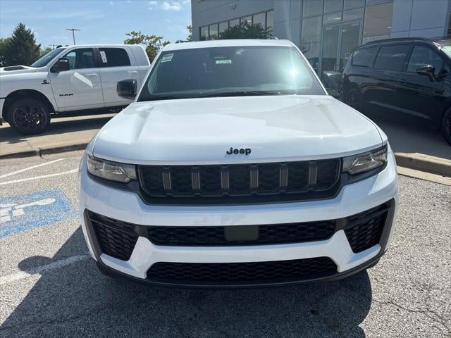 2027 Jeep Grand Cherokee Laredo Altitude