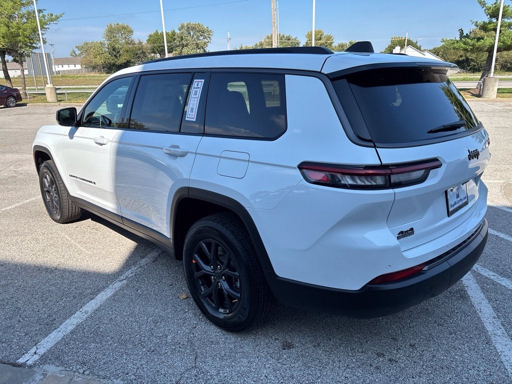 2027 Jeep Grand Cherokee GRAND CHEROKEE L LAREDO ALTITUDE 4X4