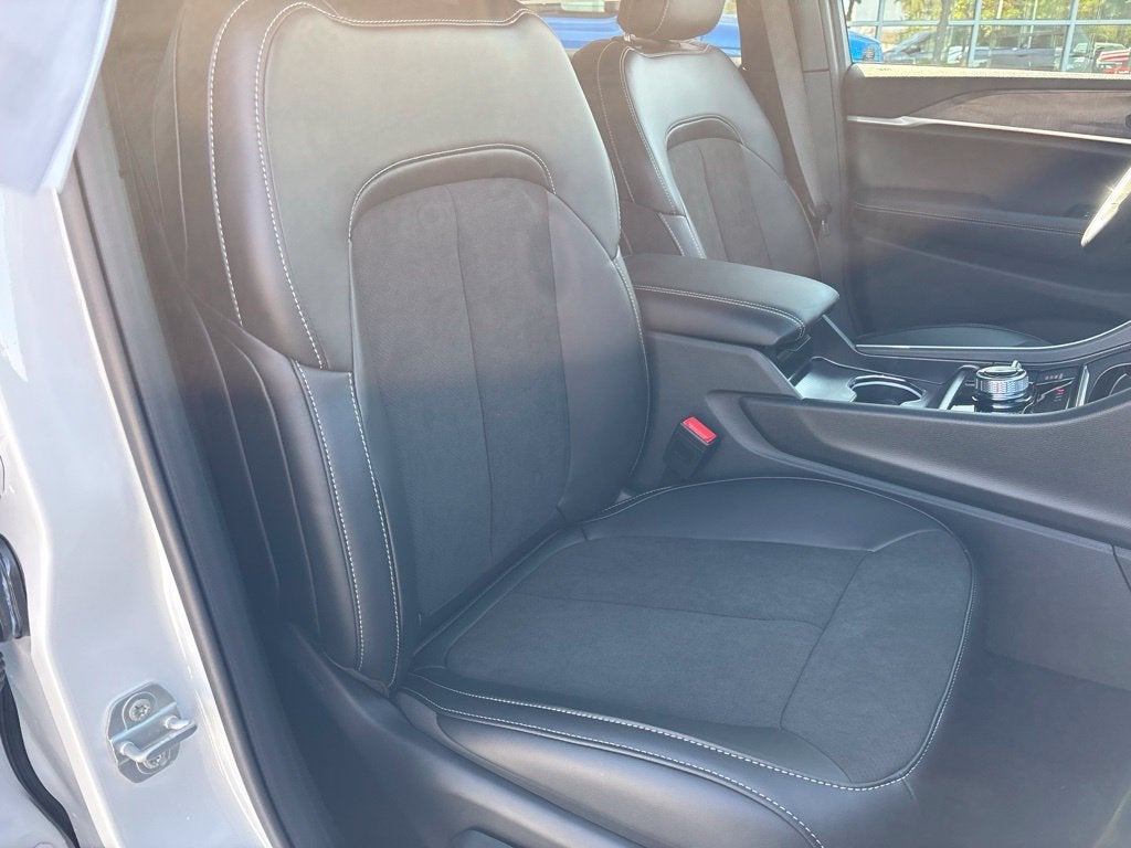 2027 Jeep Grand Cherokee GRAND CHEROKEE L LAREDO ALTITUDE 4X4