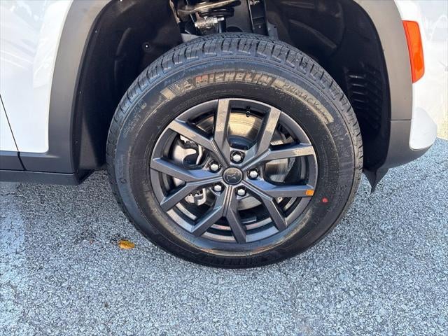 2027 Jeep Grand Cherokee GRAND CHEROKEE L LAREDO ALTITUDE 4X4