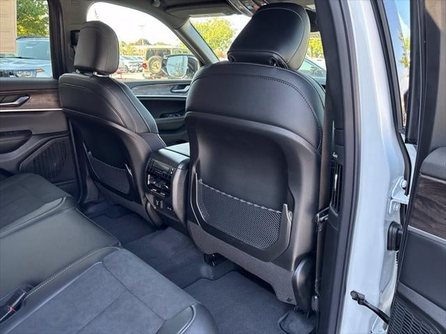 2027 Jeep Grand Cherokee GRAND CHEROKEE L LAREDO ALTITUDE 4X4