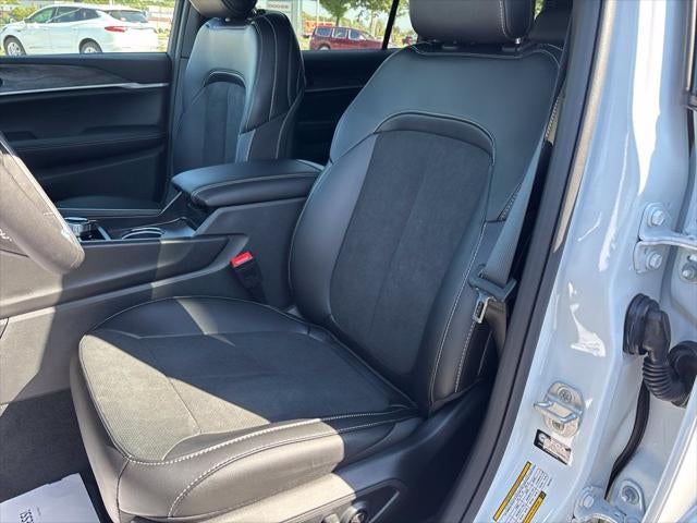 2027 Jeep Grand Cherokee GRAND CHEROKEE L LAREDO ALTITUDE 4X4