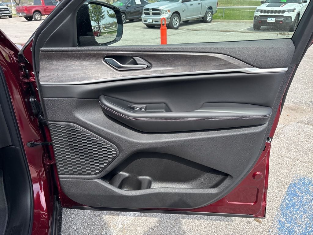 2026 Jeep Grand Cherokee L Laredo