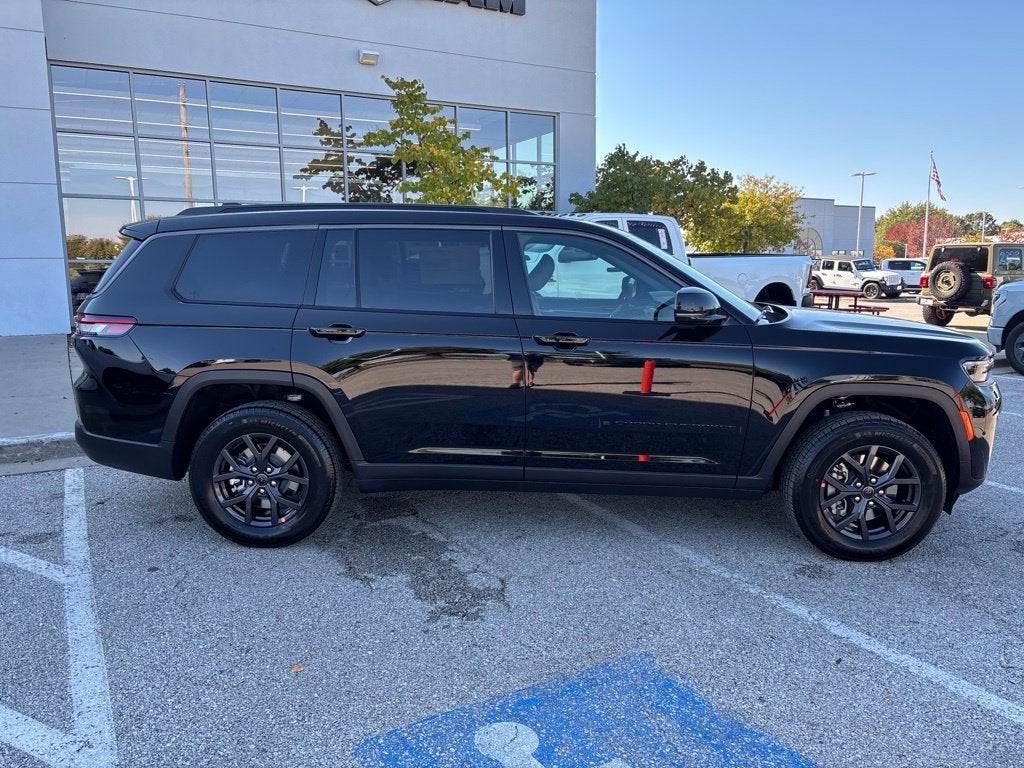2027 Jeep Grand Cherokee GRAND CHEROKEE L LAREDO ALTITUDE 4X4