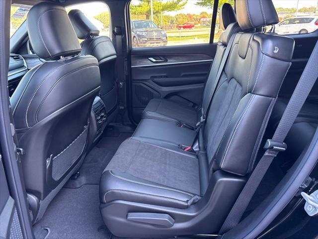 2027 Jeep Grand Cherokee GRAND CHEROKEE L LAREDO ALTITUDE 4X4