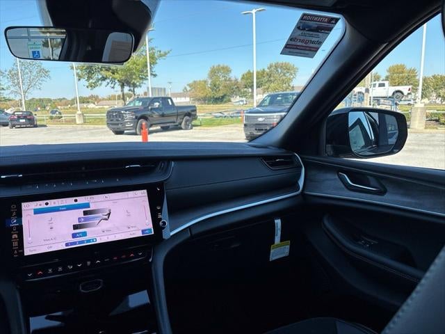 2027 Jeep Grand Cherokee GRAND CHEROKEE L LAREDO ALTITUDE 4X4