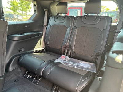 2027 Jeep Grand Cherokee Laredo Altitude