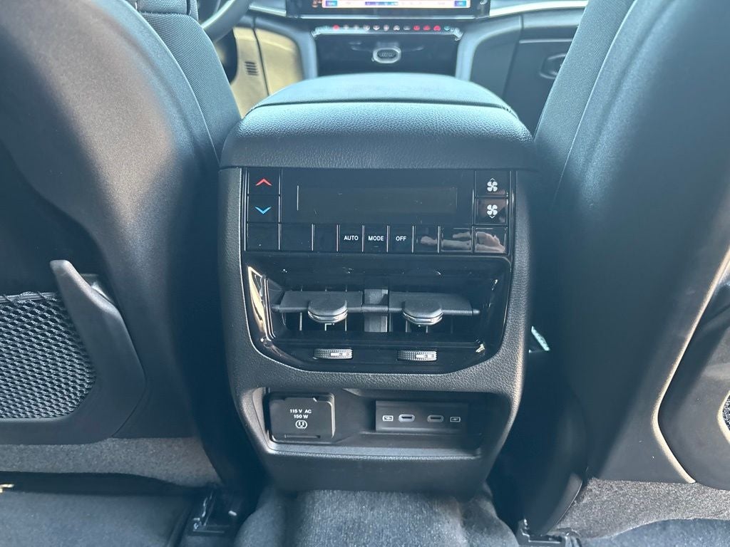 2027 Jeep Grand Cherokee Laredo Altitude