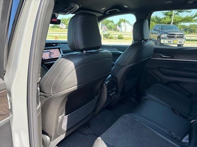 2027 Jeep Grand Cherokee Laredo Altitude