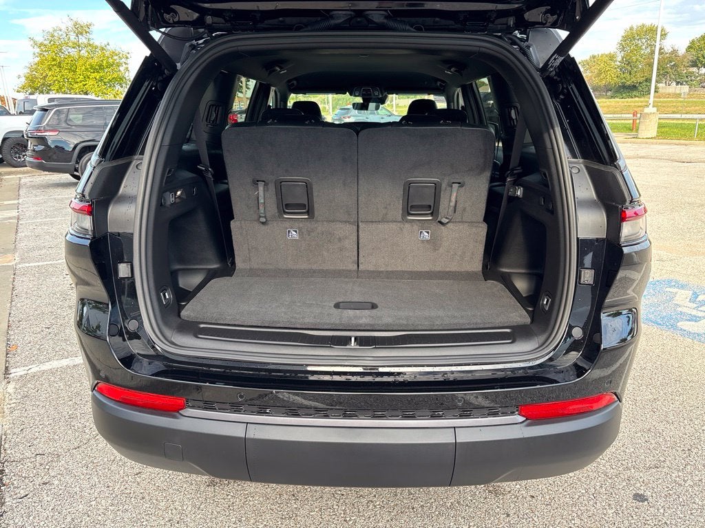 2027 Jeep Grand Cherokee GRAND CHEROKEE L LAREDO ALTITUDE 4X4