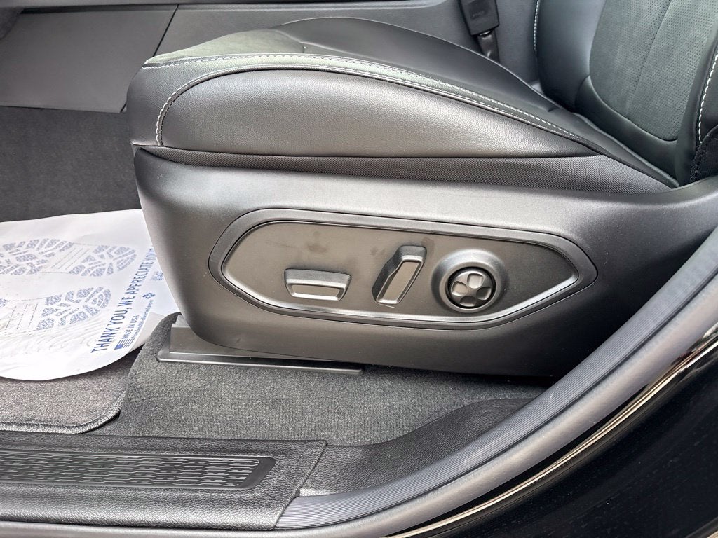 2027 Jeep Grand Cherokee GRAND CHEROKEE L LAREDO ALTITUDE 4X4