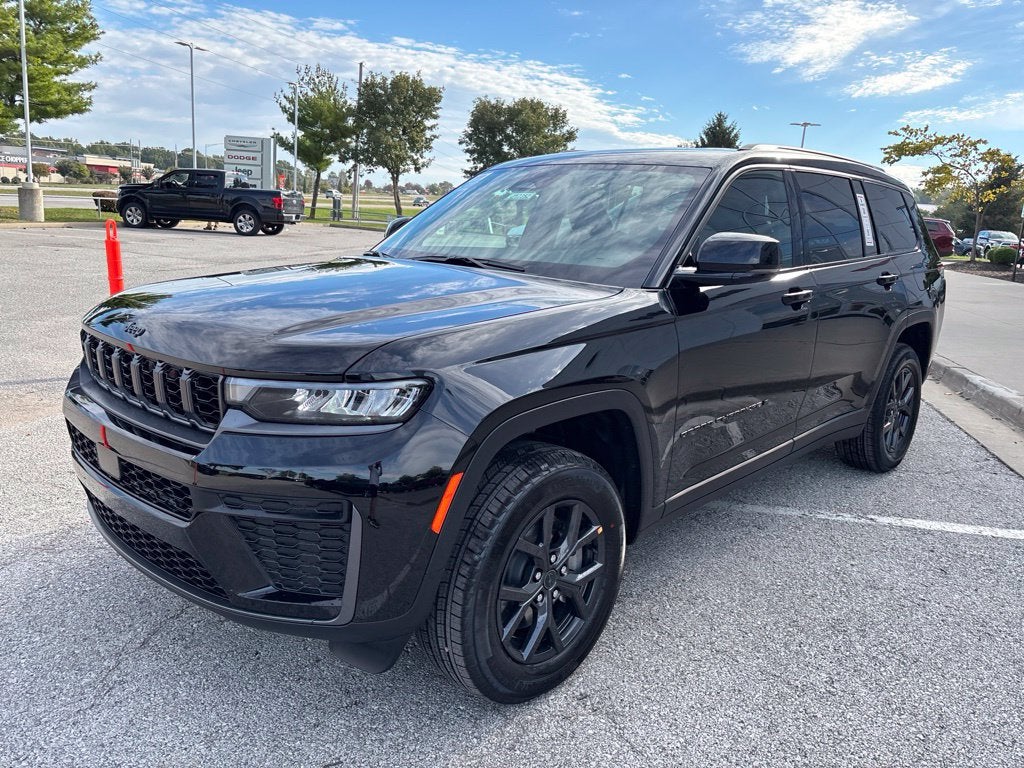 2027 Jeep Grand Cherokee GRAND CHEROKEE L LAREDO ALTITUDE 4X4