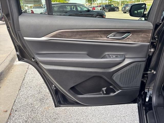2027 Jeep Grand Cherokee GRAND CHEROKEE L LAREDO ALTITUDE 4X4