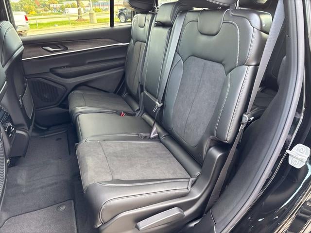 2027 Jeep Grand Cherokee GRAND CHEROKEE L LAREDO ALTITUDE 4X4