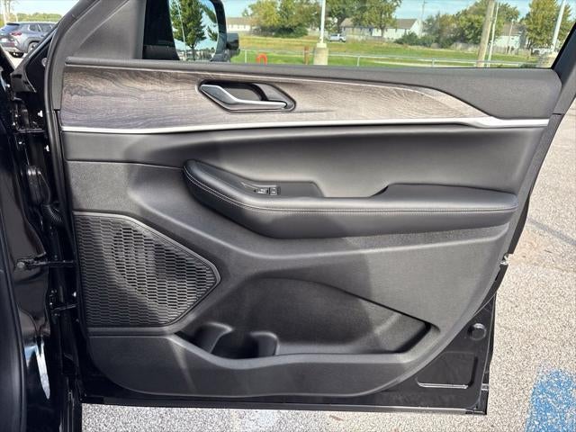 2027 Jeep Grand Cherokee GRAND CHEROKEE L LAREDO ALTITUDE 4X4