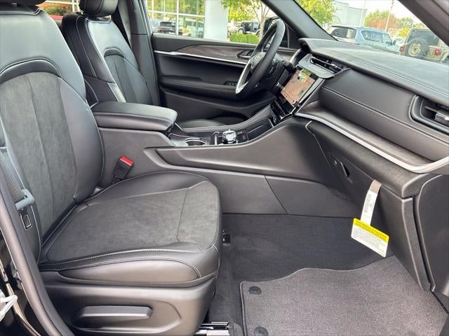 2027 Jeep Grand Cherokee GRAND CHEROKEE L LAREDO ALTITUDE 4X4