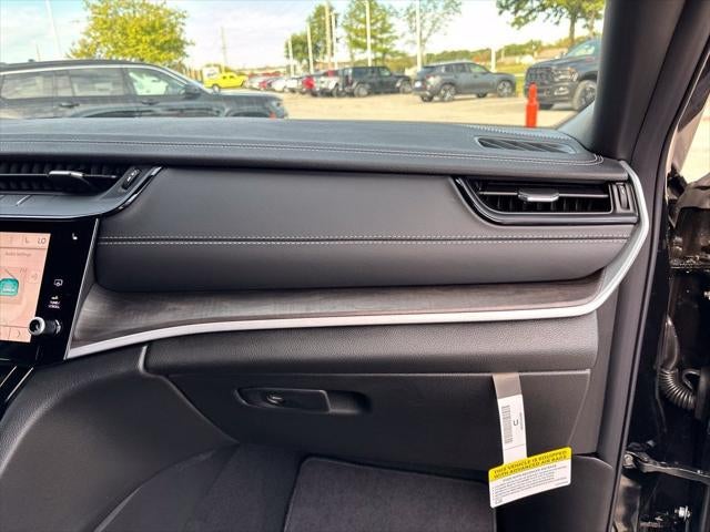 2027 Jeep Grand Cherokee GRAND CHEROKEE L LAREDO ALTITUDE 4X4