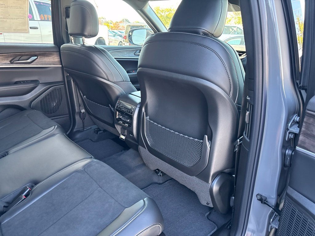 2027 Jeep Grand Cherokee GRAND CHEROKEE L LAREDO ALTITUDE 4X4