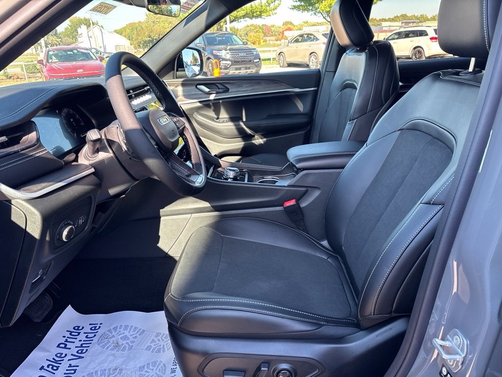2027 Jeep Grand Cherokee GRAND CHEROKEE L LAREDO ALTITUDE 4X4