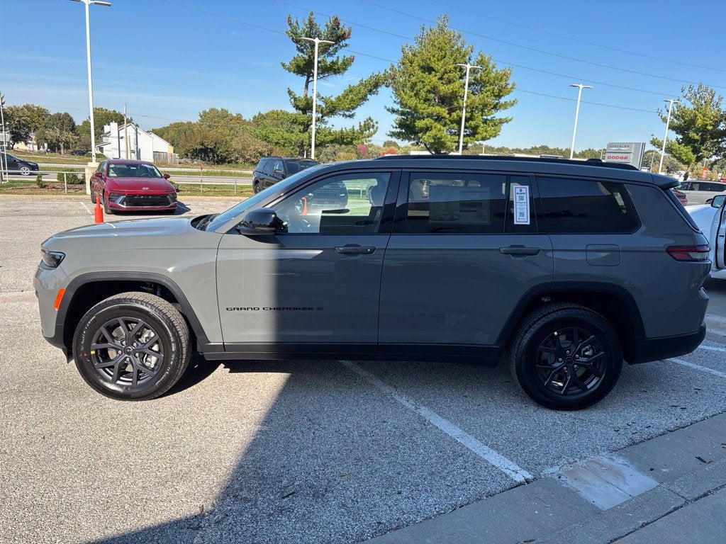 2027 Jeep Grand Cherokee GRAND CHEROKEE L LAREDO ALTITUDE 4X4