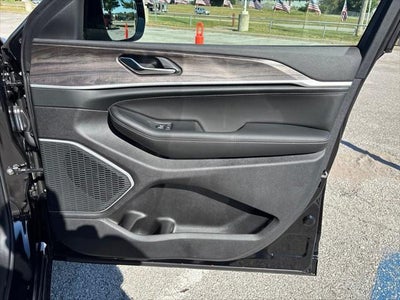 2027 Jeep Grand Cherokee Limited Reserve