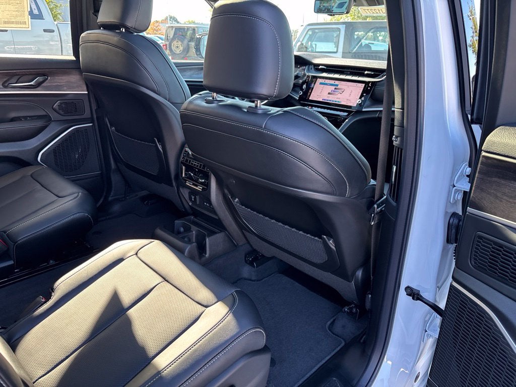 2027 Jeep Grand Cherokee GRAND CHEROKEE L LIMITED RESERVE 4X4