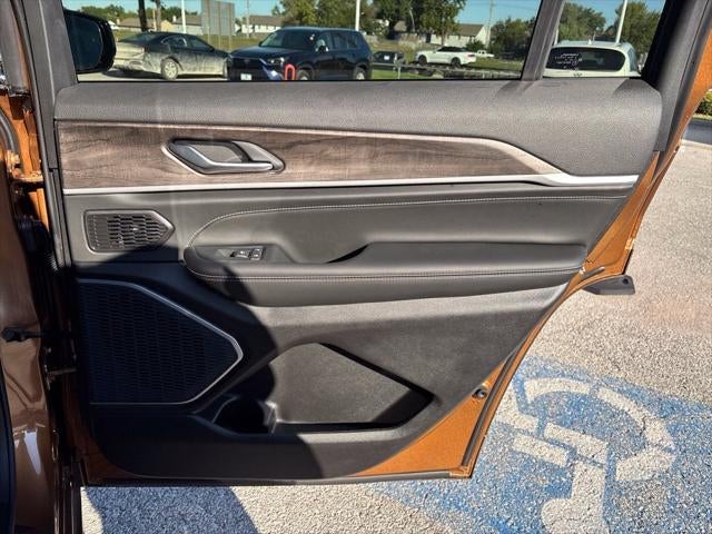 2027 Jeep Grand Cherokee GRAND CHEROKEE L LIMITED RESERVE 4X4