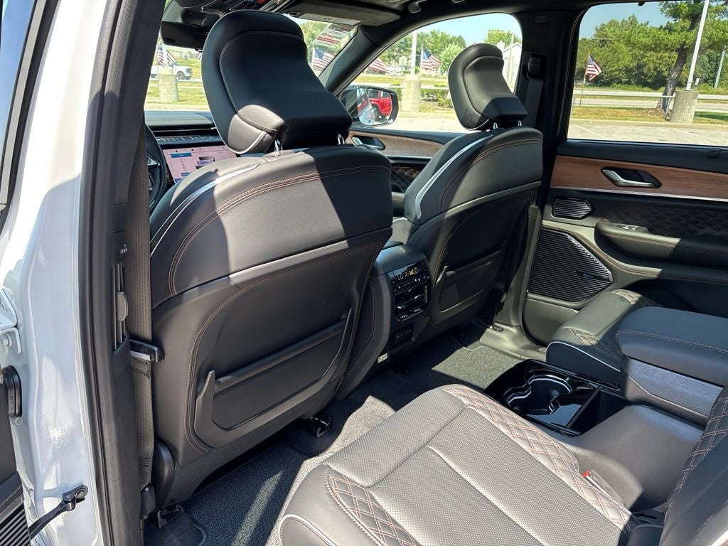 2027 Jeep Grand Cherokee Summit