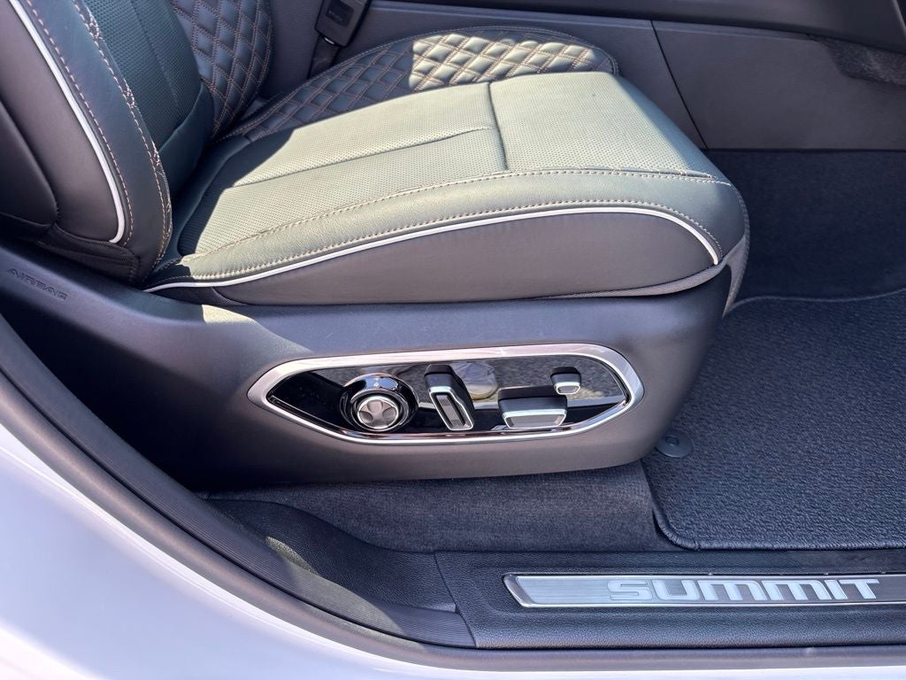 2027 Jeep Grand Cherokee Summit