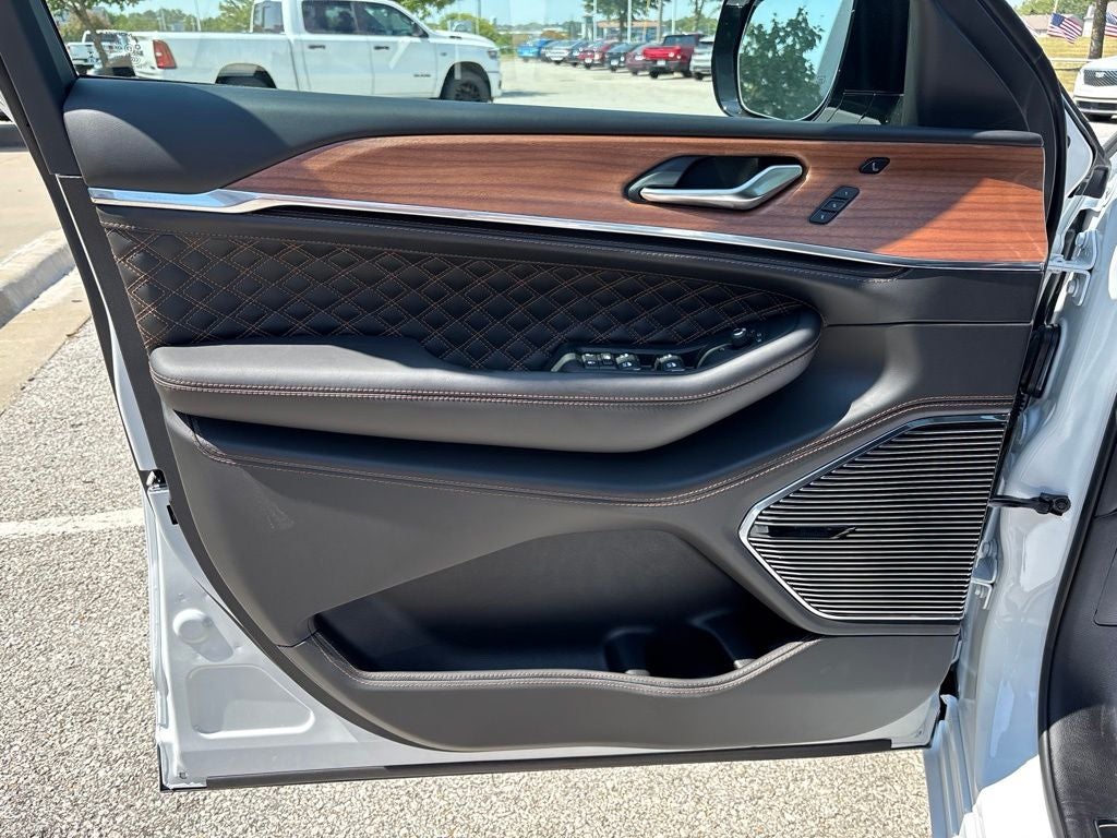 2027 Jeep Grand Cherokee Summit