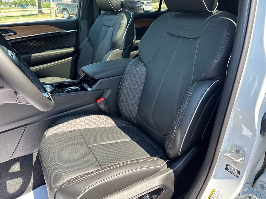 2027 Jeep Grand Cherokee Summit