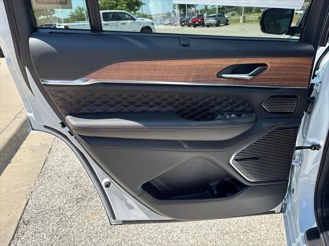 2027 Jeep Grand Cherokee Summit