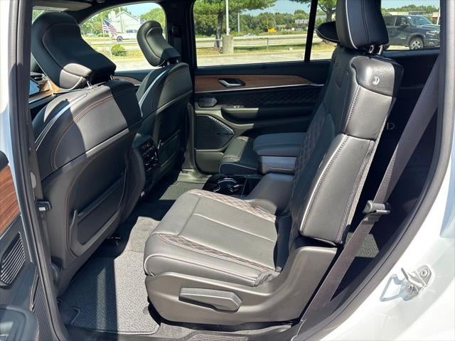 2027 Jeep Grand Cherokee Summit