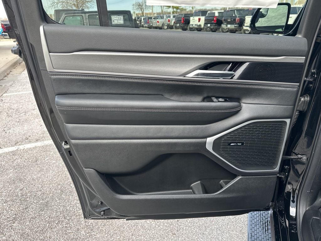 2026 Jeep Grand Wagoneer L 4x4