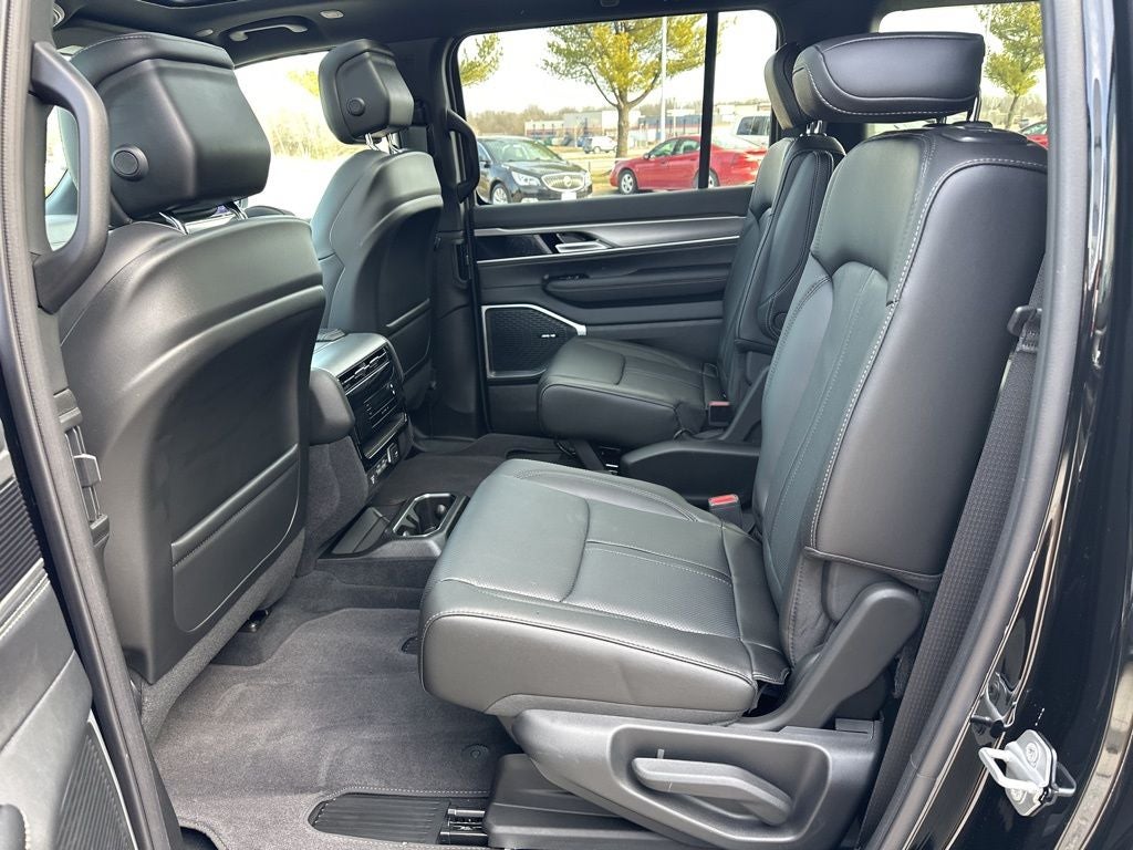 2026 Jeep Grand Wagoneer L 4x4